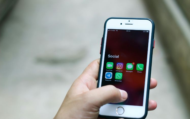 Send Voice Messages: Step-by-Step Guide

How to Send Voice Messages on Smartphones:
